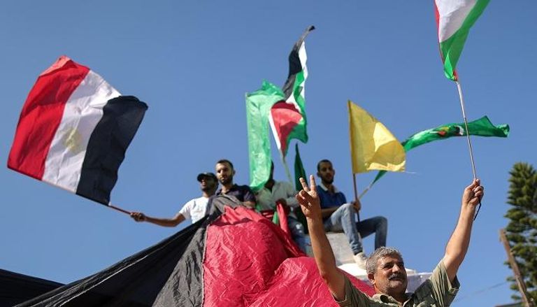 الفلسطينيون في غزة يحتفلون باتفاق المصالحة بين فتح وحماس 