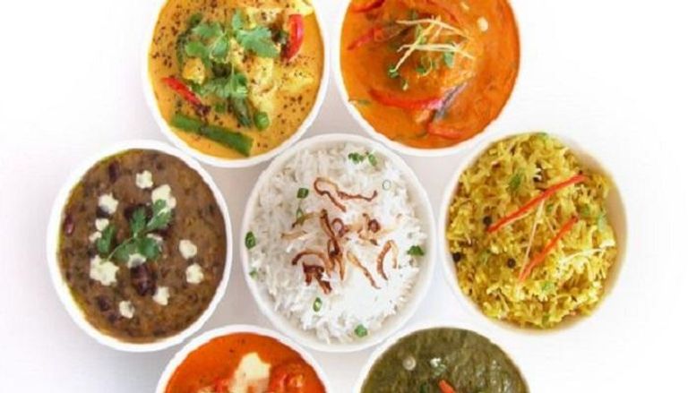 مأكولات هندية متنوعة