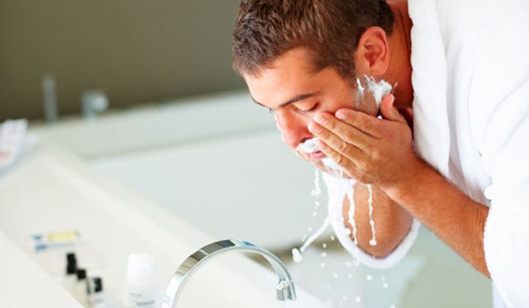 كيف تعتني ببشرتك من منزلك؟