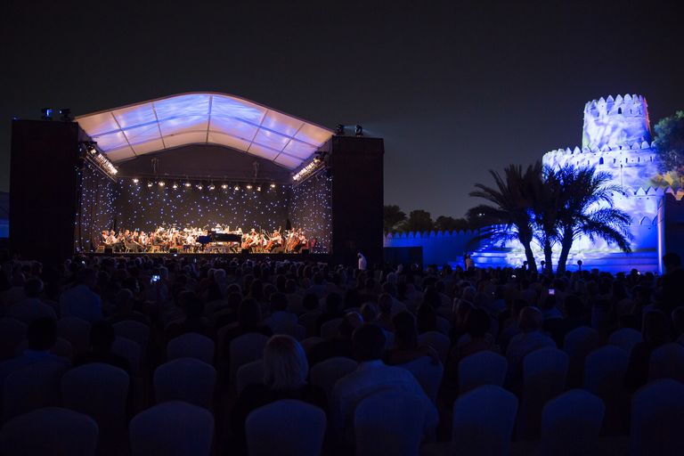 الشيخ سعيد بن طحنون خلال الحفل