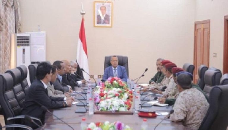 رئيس الوزراء اليمني أثناء ترؤسه اجتماع اللجنة الأمنية الجمعة