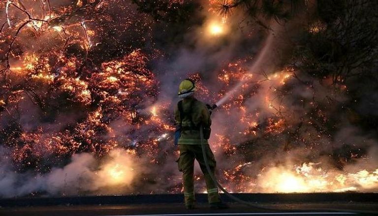 31 قتيلا ومئات المفقودين بحرائق الغابات في كاليفورنيا