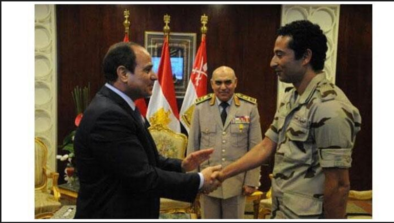 السيسي يكرم الفنان عمرو سعد بعد مشاركته في عمل وطني بالزي العسكري