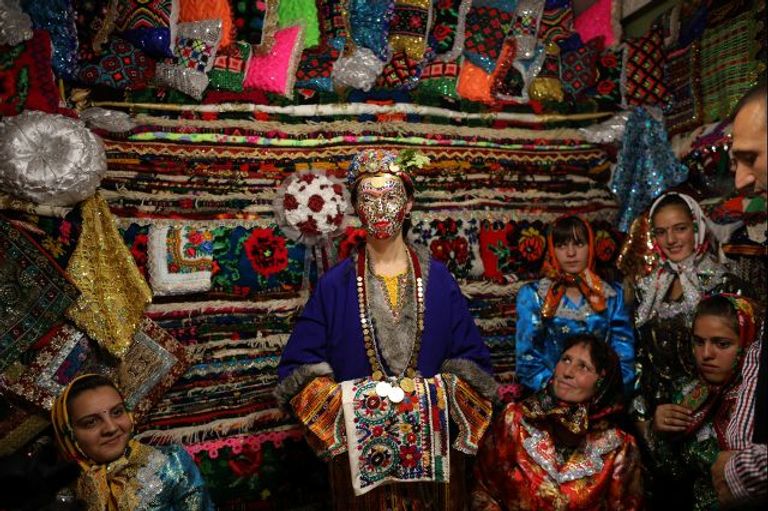 تقاليد الزواج التقليدية في قرية مسلمة في بلغاريا