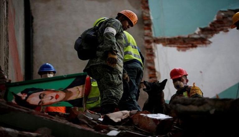 أعمال الإنقاذ خلال زلزال المكسيك  - أرشيفية