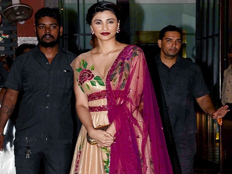 النجم شاروخان يشارك المحتفلين باقتراب عيد الديوالي