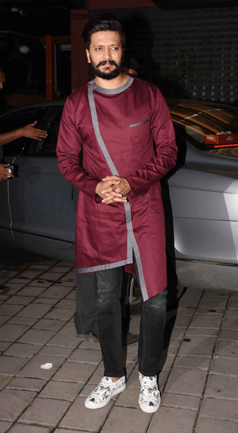 النجم شاروخان يشارك المحتفلين باقتراب عيد الديوالي