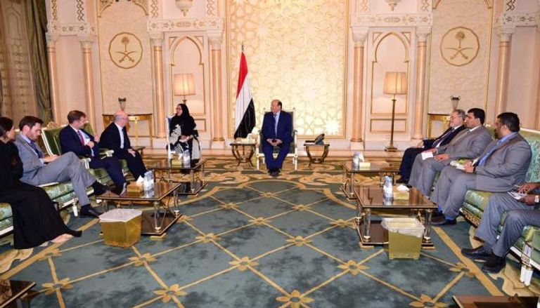 جانب من لقاء الرئيس اليمني عبدربه منصور هادي وأليستر بيرت