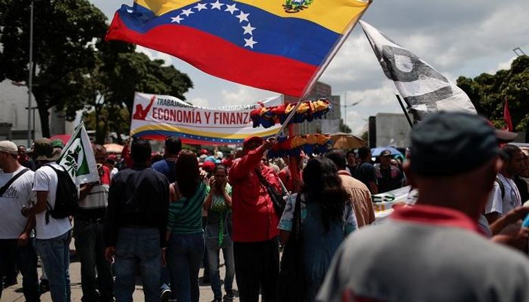 أنصار الرئيس الفنزويلي يحتفلون بالفوز بالانتخابات - رويترز