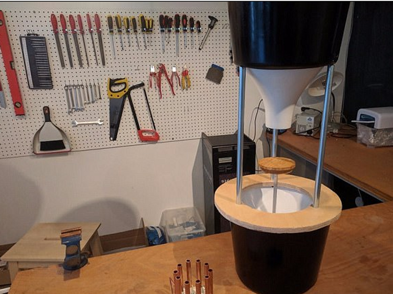 مطور جهاز جمع القمامة الخاص بالغربان