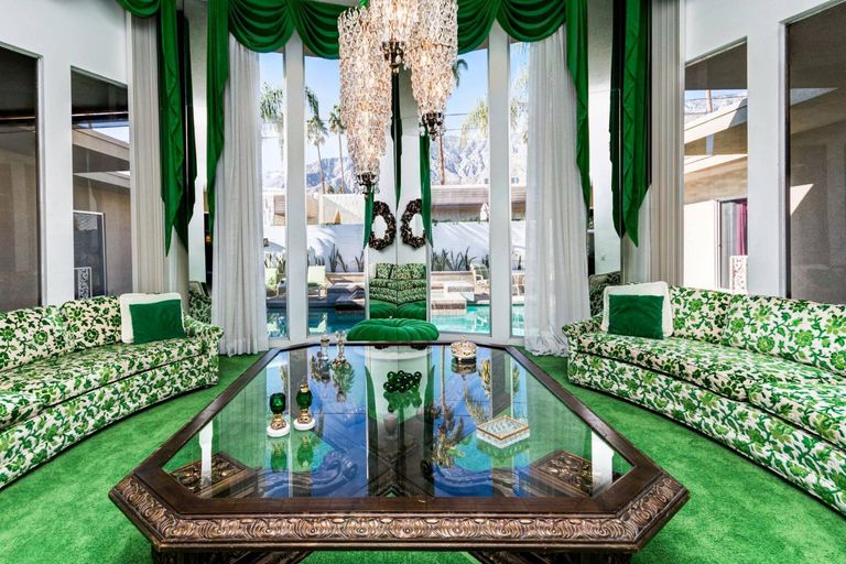 صيحة الأبيض والأسود الكلاسيكية صامدة - أرشيفية