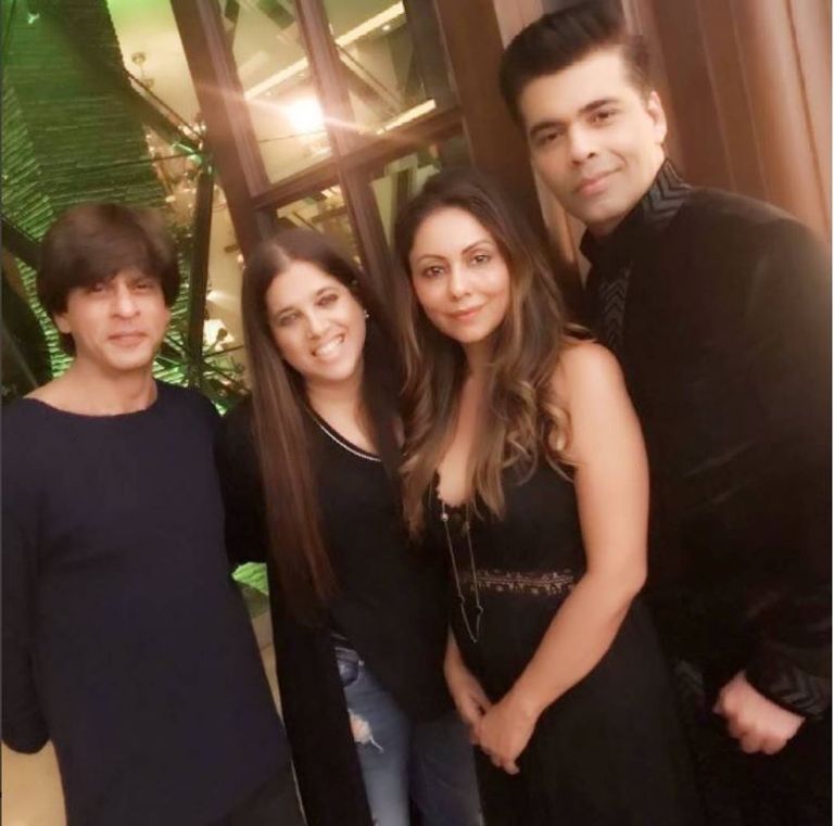 شاروخان يستقبل أصدقاءه القدامى للاحتفال بعيد الديوالي