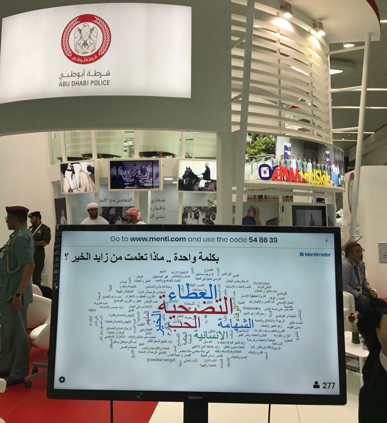 جمهور مسابقة المهارات يعبرون عن حبهم لزايد