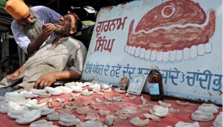 طب الأسنان في شوارع الهند