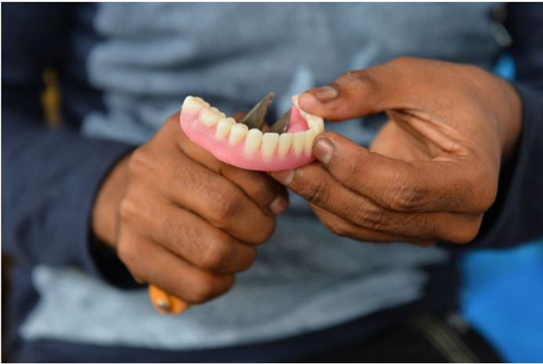 طب الأسنان في شوارع الهند