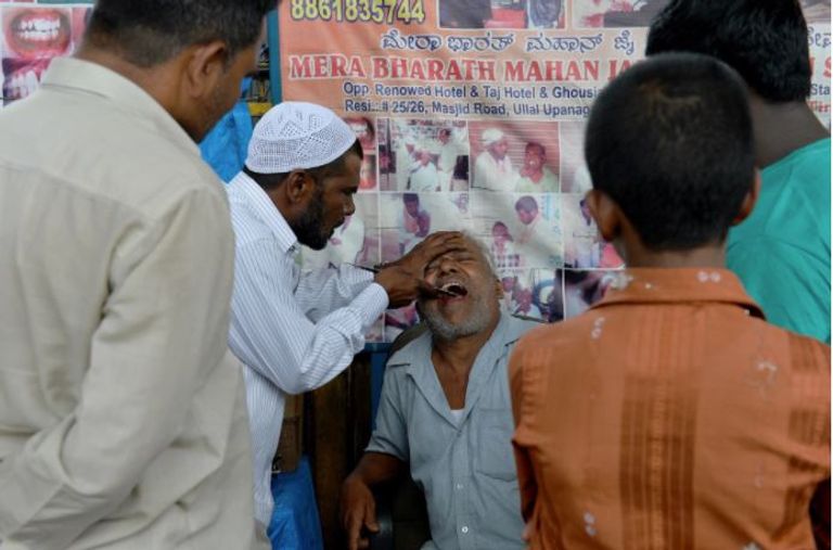 طب الأسنان في شوارع الهند
