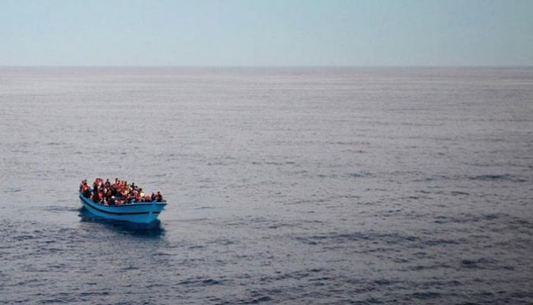 قارب هجرة غير شرعية في البحر المتوسط- أرشيفية