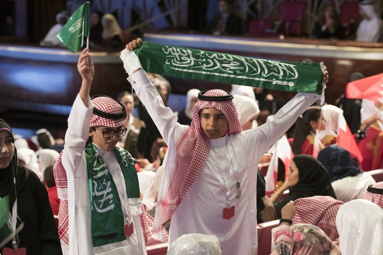 الشيخ محمد بن راشد يتوج أبطال