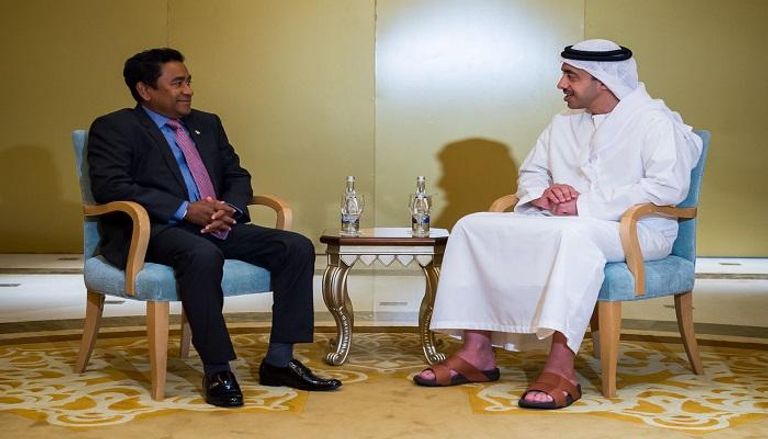  عبدالله بن زايد يلتقي رئيس المالديف