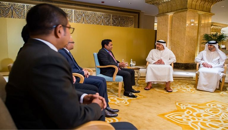  عبدالله بن زايد يلتقي رئيس المالديف