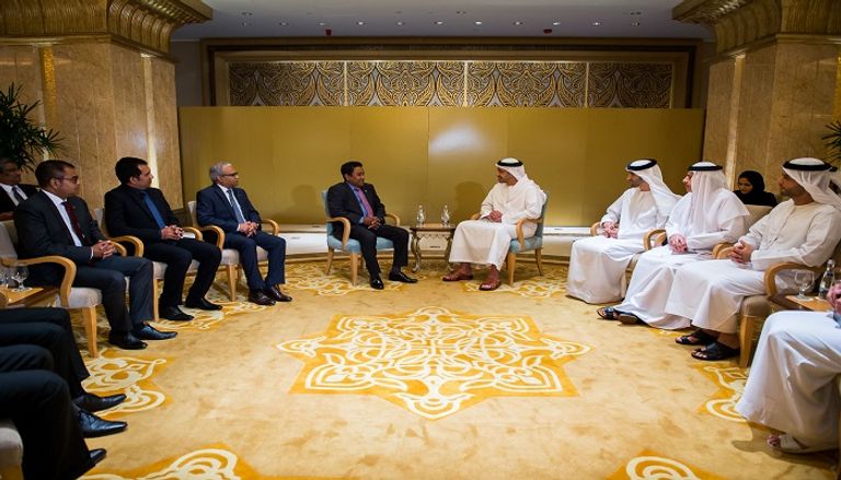  عبدالله بن زايد يلتقي رئيس المالديف