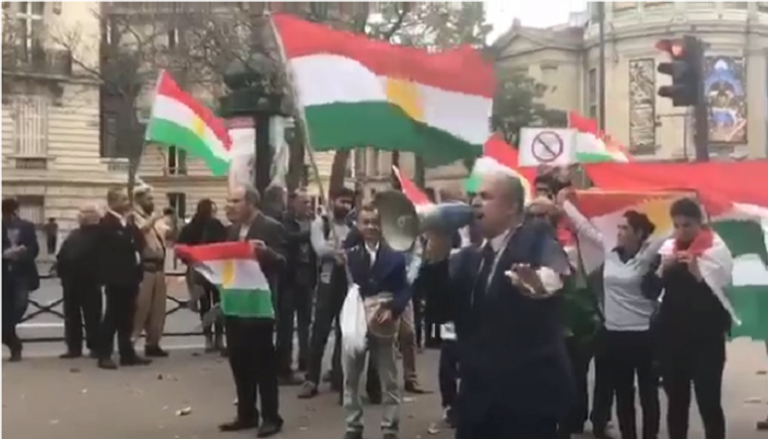 جانب من مظاهرة الجالية الكردية بباريس