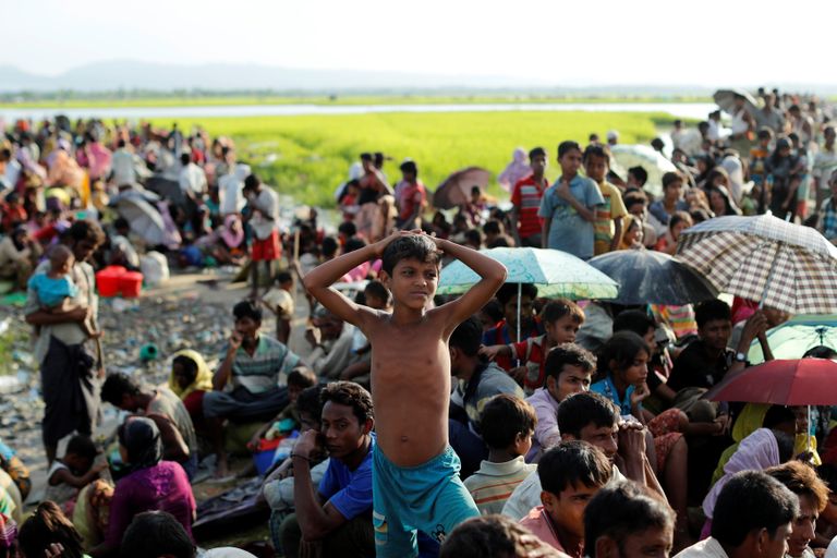  عشرات الآلاف من لاجئي الروهينجا على الحدود