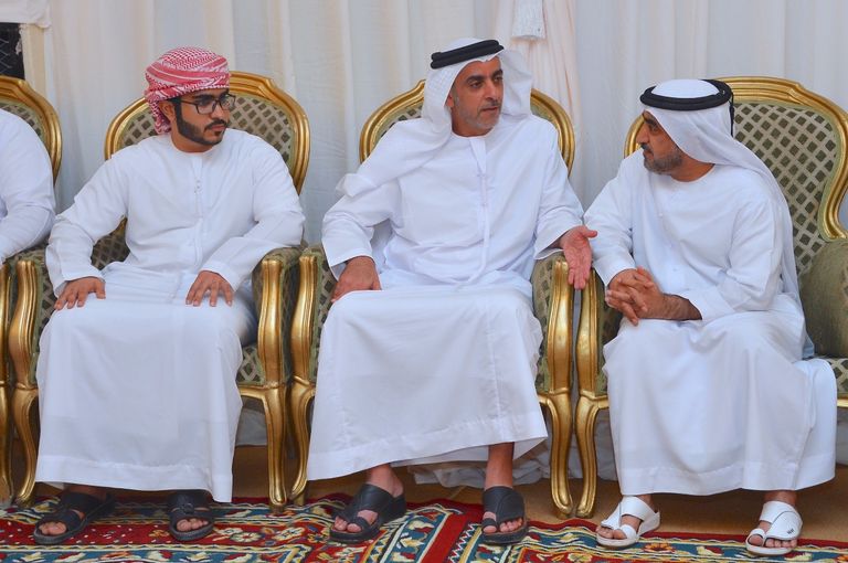 الشيخ سيف بن زايد آل نهيان يقدم واجب العزاء