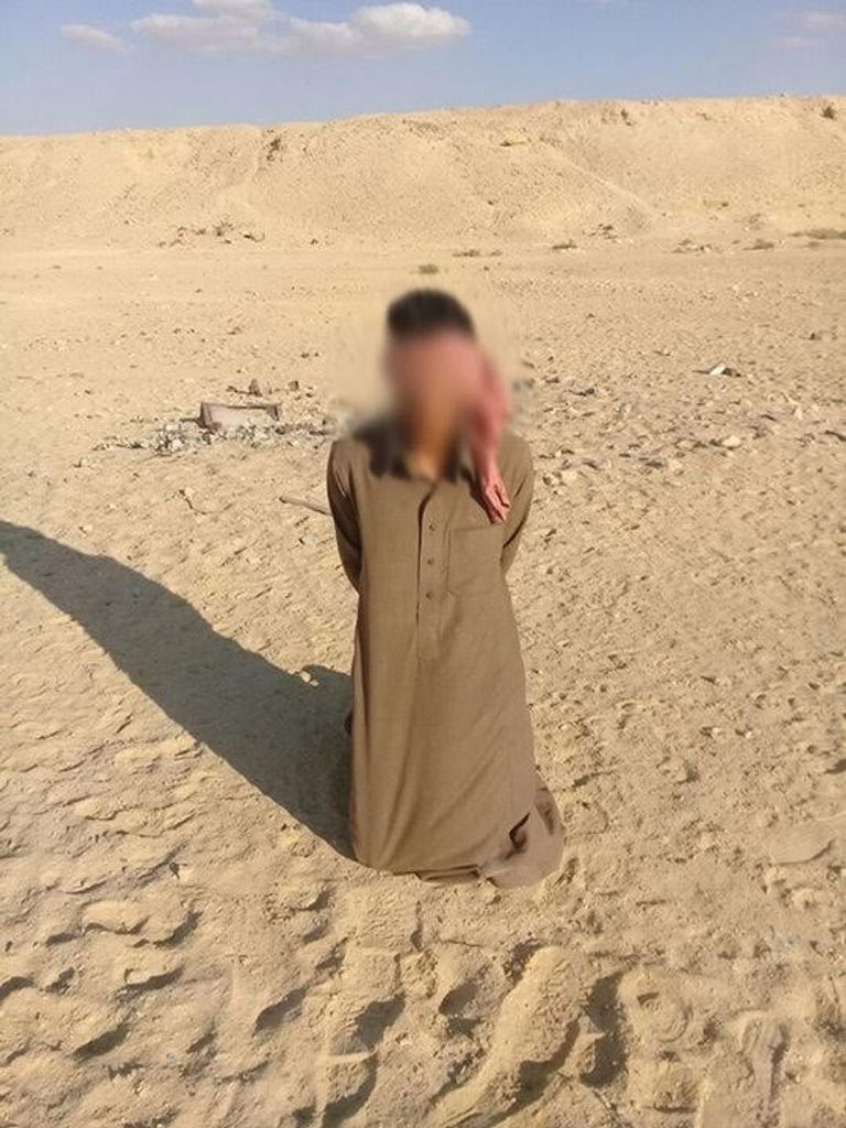 السيارة التي تم تدميرها في وسط سيناء