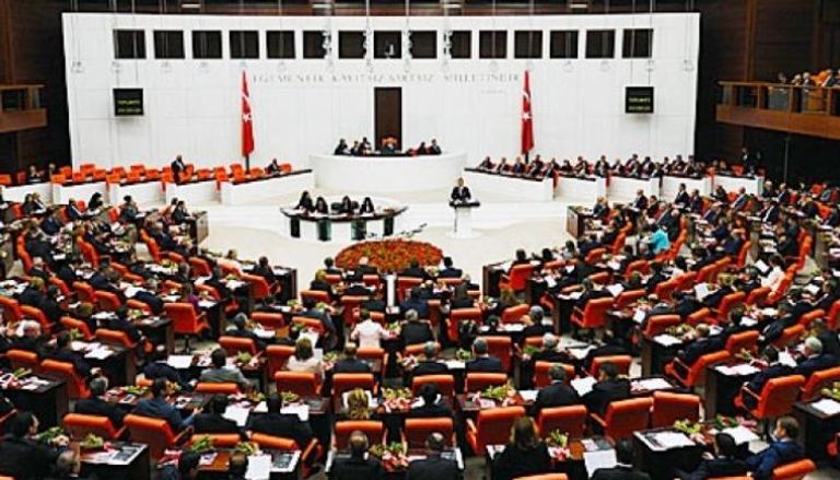 تركيا.. منع 275 نائبا بالحزب الحاكم من الظهور على شاشات التلفاز