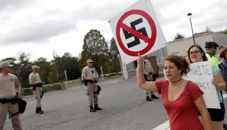 مظاهرات في فلوريدا ضد النازيين الجدد - رويترز