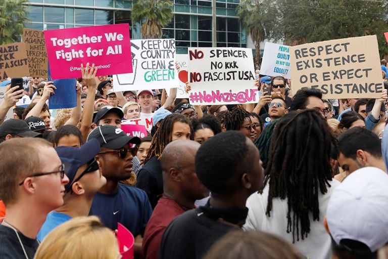 مظاهرات في فلوريدا ضد النازيين الجدد - رويترز