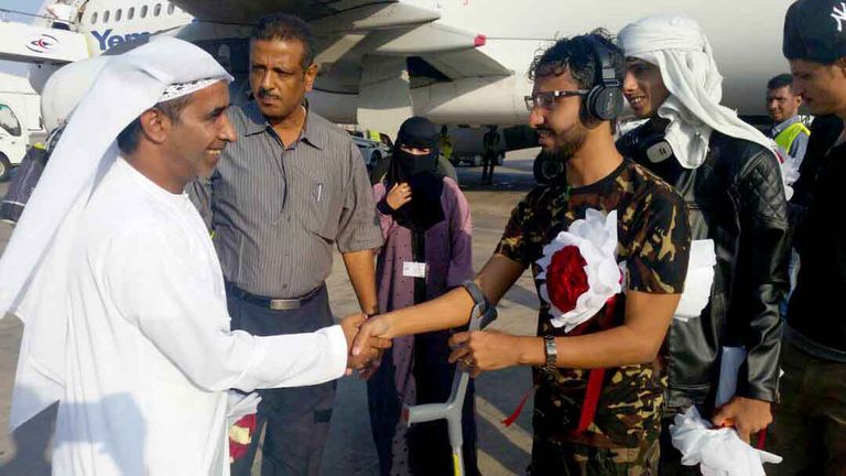 الجرحى اليمنيون بعد عودتهم من رحلة العلاج