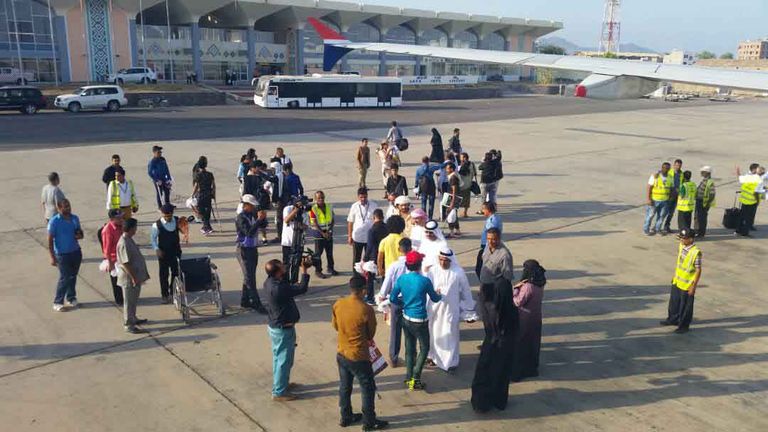 الجرحى اليمنيون بعد عودتهم من رحلة العلاج