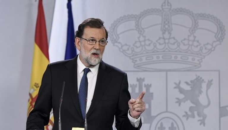 رئيس وزراء إسبانيا يعلق العمل بالحكم الذاتي في كتالونيا