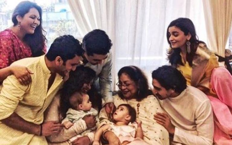 بالصور.. نجوم بوليوود يحتفلون بالديوالي مع عائلاتهم