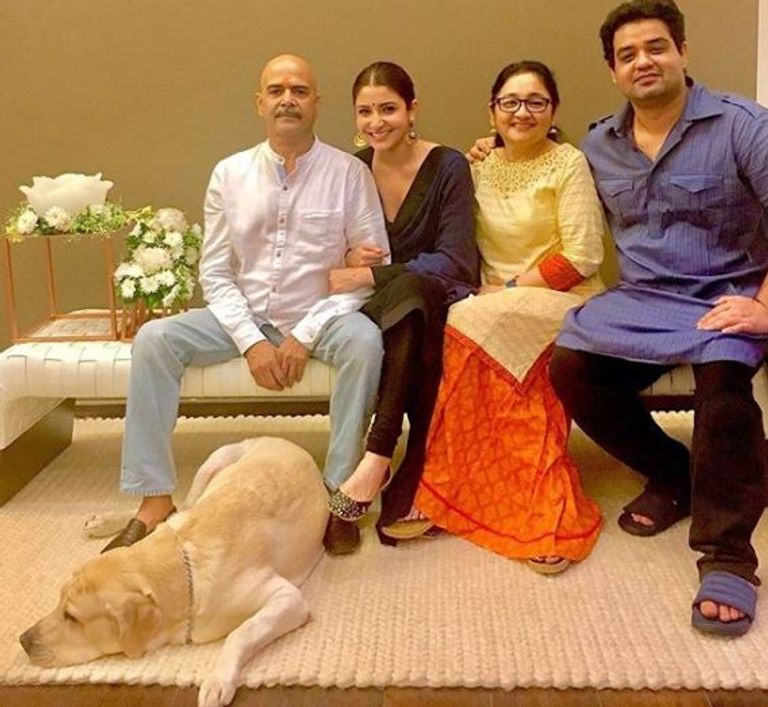 بالصور.. نجوم بوليوود يحتفلون بالديوالي مع عائلاتهم