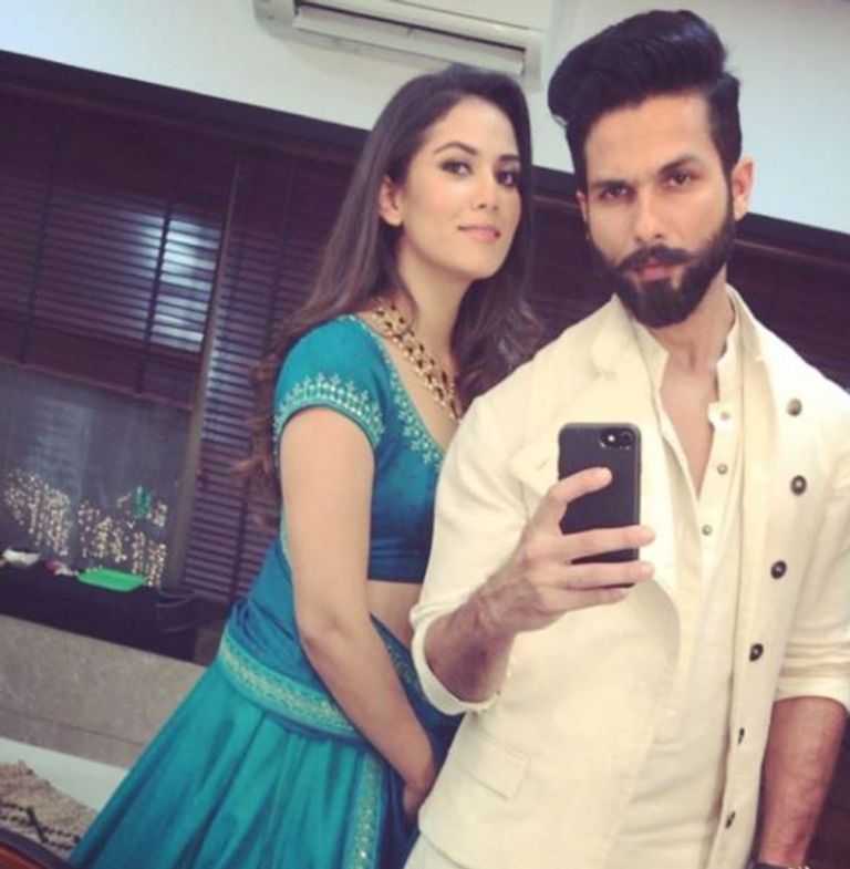 بالصور.. نجوم بوليوود يحتفلون بالديوالي مع عائلاتهم