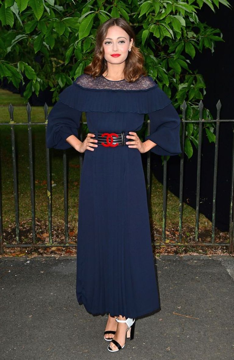 صديقة براد بيت الجديدة