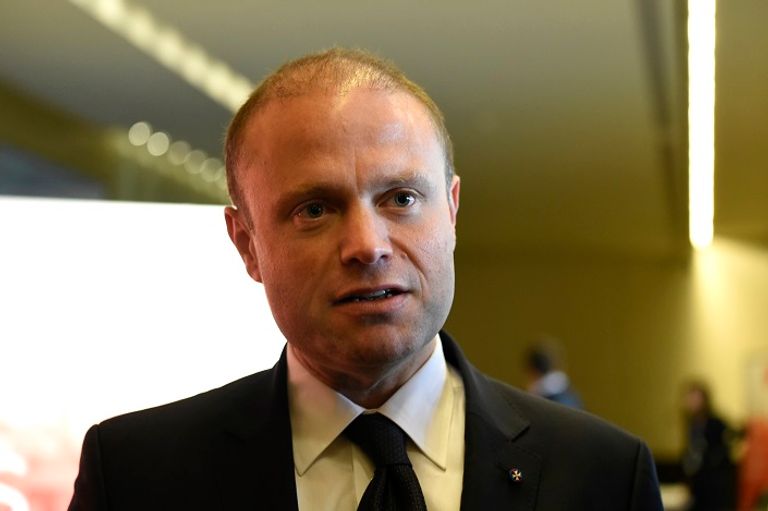 قبر الصحفية المقتولة دافني كاروانا- أ.ف.ب