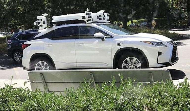 سيارة أبل ذاتية القيادة