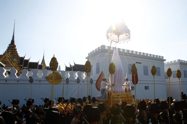 التايلانديون يستعدون لجنازة باذخة لملكهم الراحل