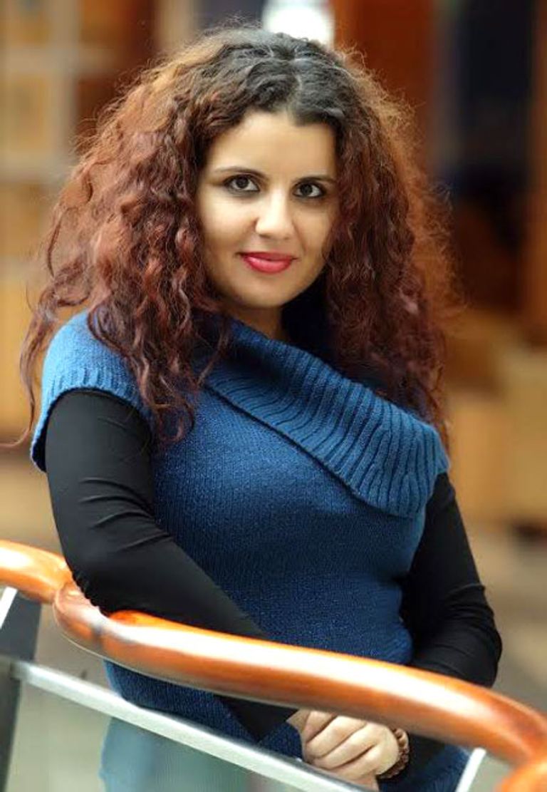 إيناس العباسي وغلاف ترجمتها الجديدة