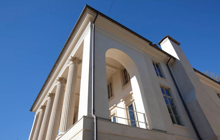 صورة للمنزل الذي لا يزال تحت الإنشاء