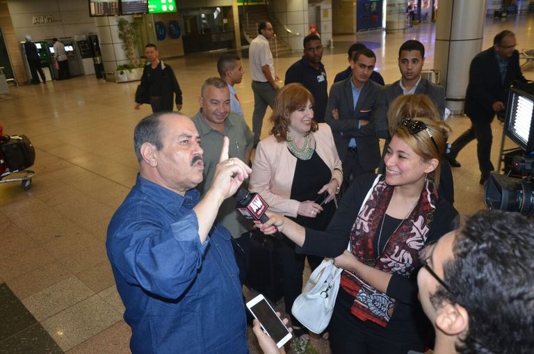 لطفي بوشناق لحظة وصوله أرض المطار