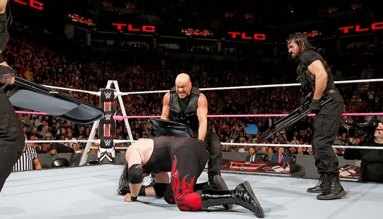 أنجل وأمبروز ورولينز بعد الفوز