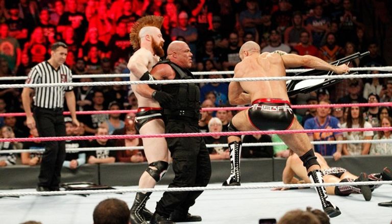 أنجل وأمبروز ورولينز بعد الفوز