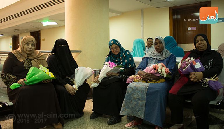 باقات زهور من "بوابة العين" لمرضى مستشفى بهية