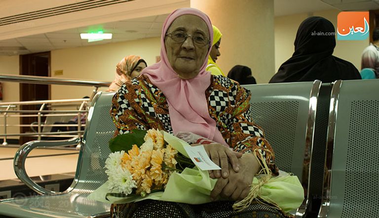 باقات زهور من "بوابة العين" لمرضى مستشفى بهية