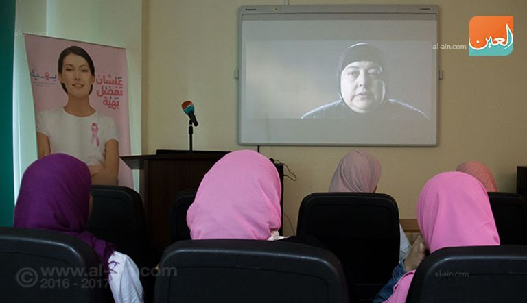 باقات زهور من "بوابة العين" لمرضى مستشفى بهية